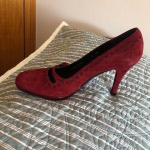 Stuart Weitzman. Red suede pump